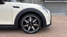 MINI Hatchback 2.0 Cooper S Exclusive 3dr Auto Petrol Hatchback